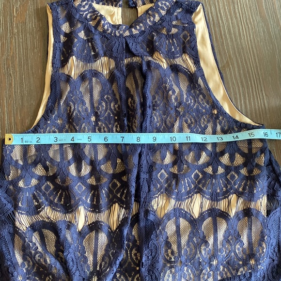 Love Fire ladies Lace blouse with nude lining. Size medium - Picture 8 of 10